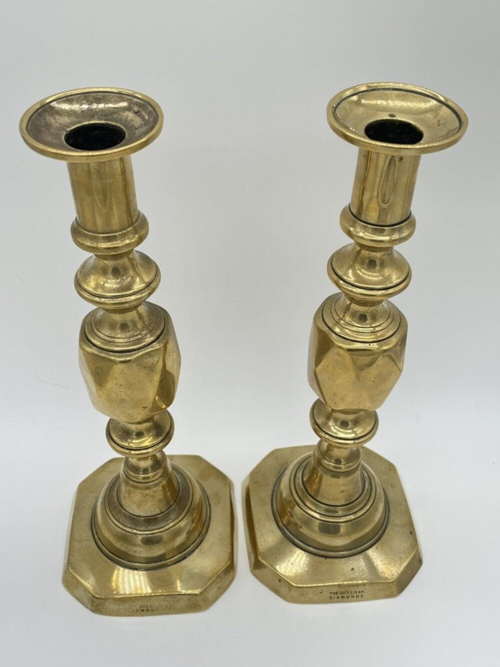 Antique 1897 English Brass Candlesticks Queen Victoria Diamond Jubilee - Picture 4 of 11
